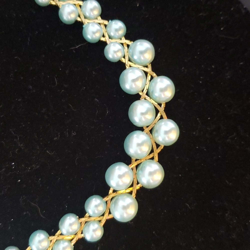 Blue and goldtone faux pearl necklace - Picture 2 of 3